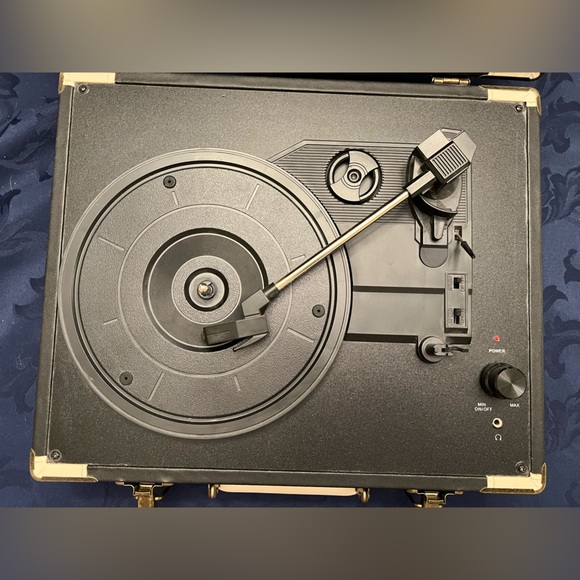 Crosley Record Player Turntable !! - Picture 2 of 5